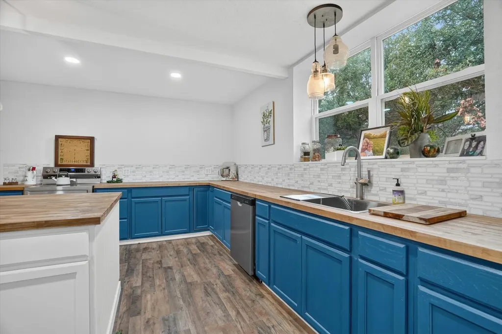 195 Private Road 3496 Paradise TX 76073