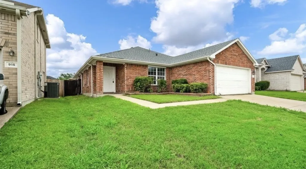 911 Hems Lane Arlington TX 76001
