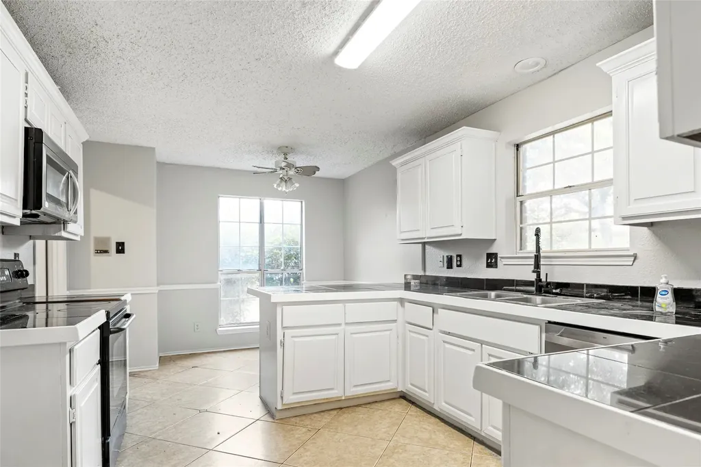5112 Oak Gate Court Arlington TX 76016