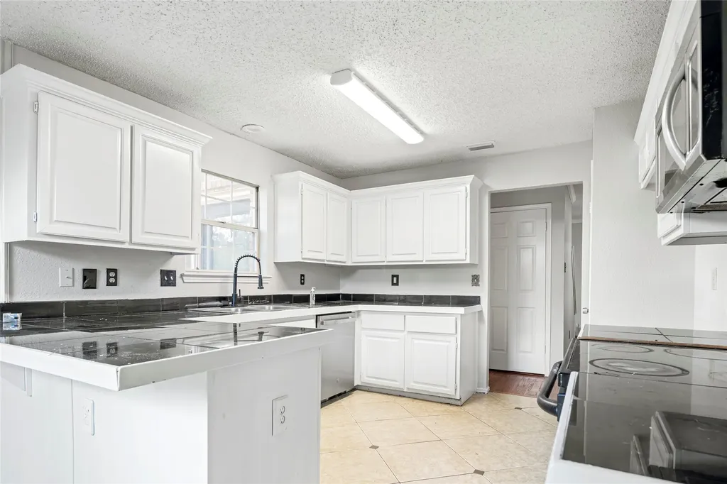 5112 Oak Gate Court Arlington TX 76016