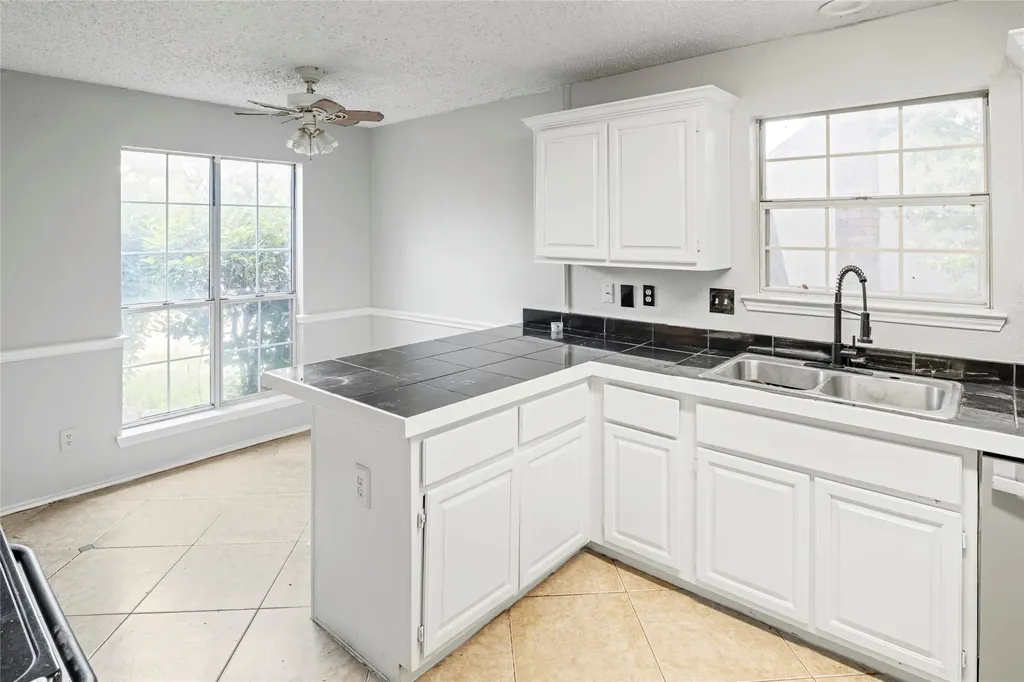 5112 Oak Gate Court Arlington TX 76016