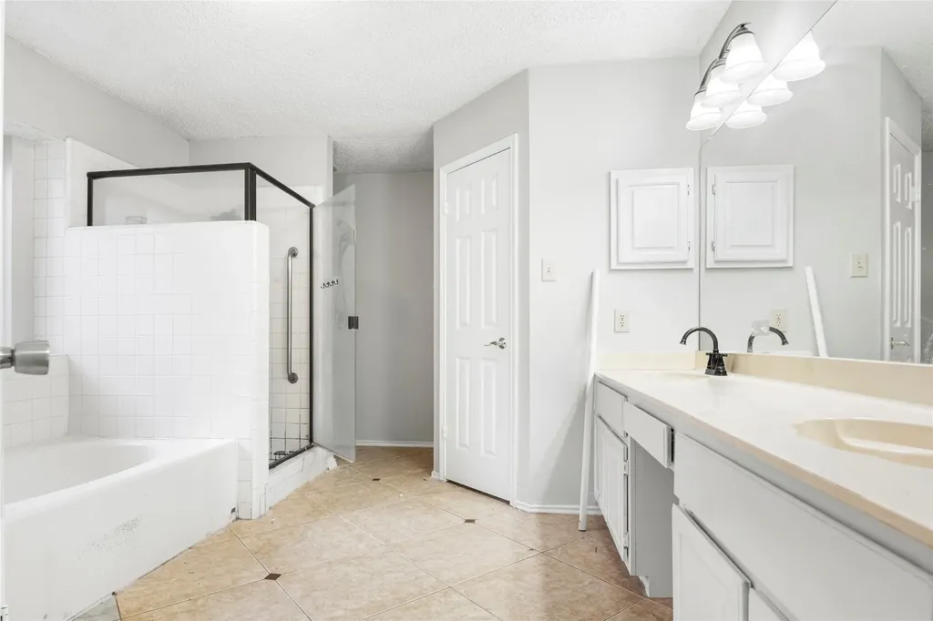 5112 Oak Gate Court Arlington TX 76016