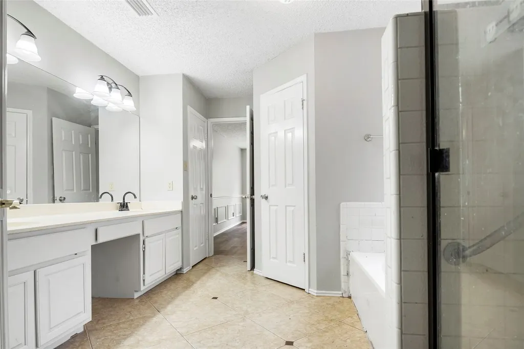 5112 Oak Gate Court Arlington TX 76016