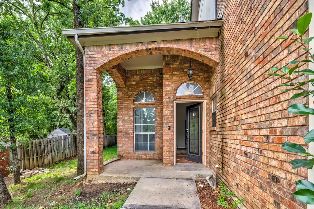5112 Oak Gate Court Arlington TX 76016