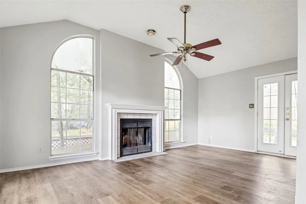 5112 Oak Gate Court Arlington TX 76016