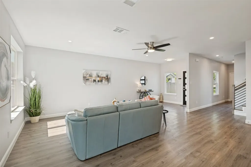 512 Phinney Avenue Cockrell Hill TX 75211