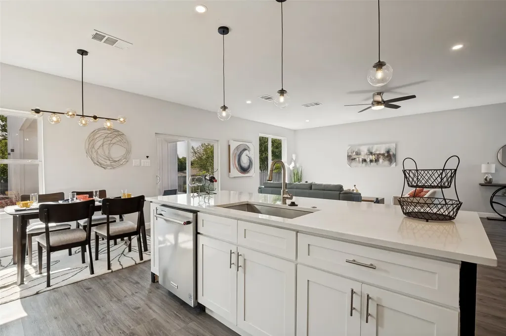512 Phinney Avenue Cockrell Hill TX 75211