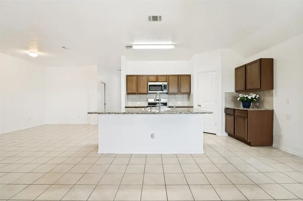 2085 Leona Street Forney TX 75126