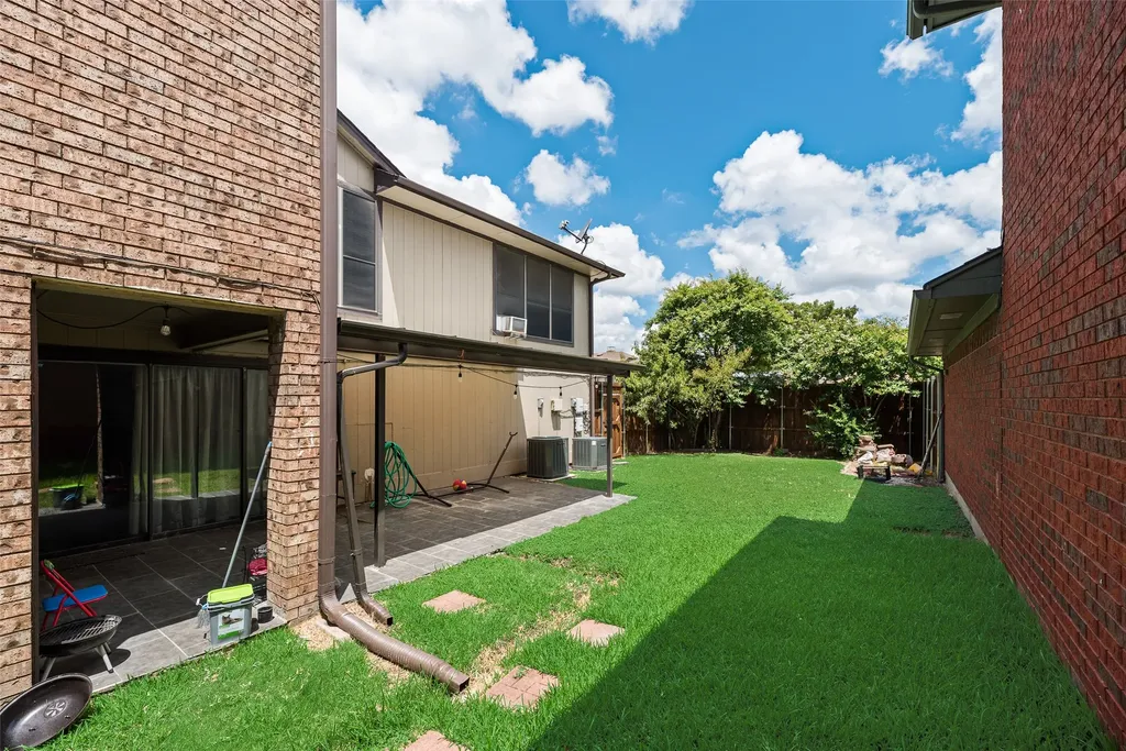 1613 Kingspoint Drive Carrollton TX 75007