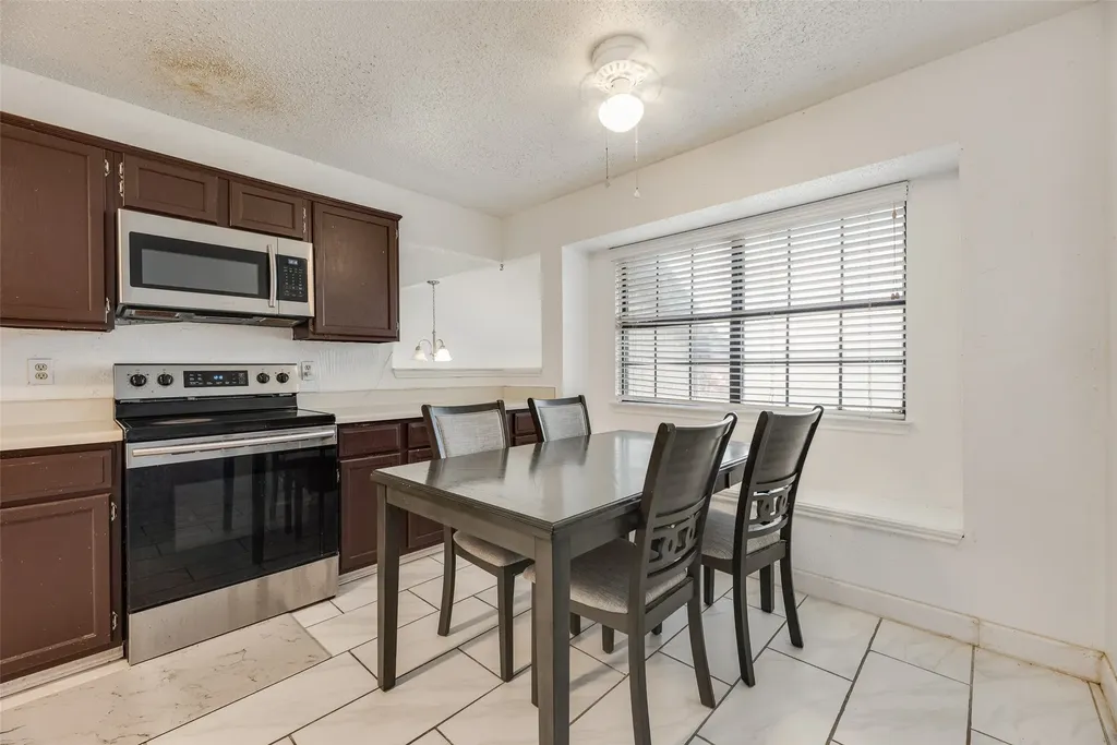 1613 Kingspoint Drive Carrollton TX 75007