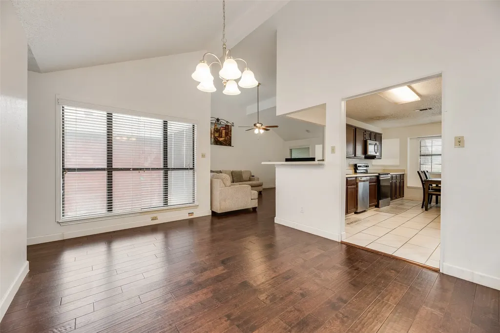 1613 Kingspoint Drive Carrollton TX 75007