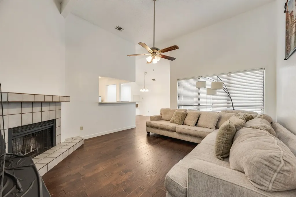 1613 Kingspoint Drive Carrollton TX 75007