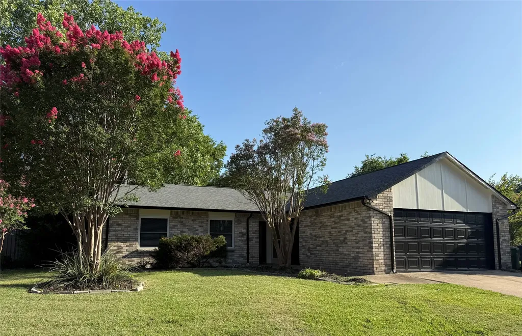 1922 Baywood Lane Arlington TX 76014
