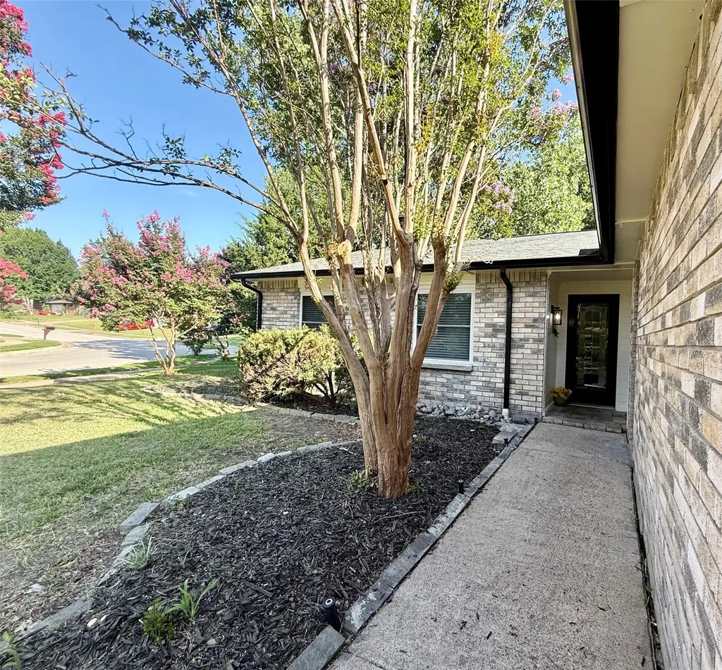 1922 Baywood Lane Arlington TX 76014