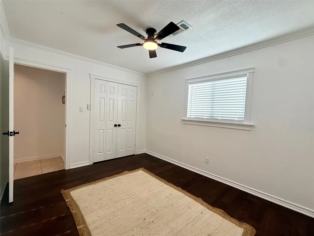 1922 Baywood Lane Arlington TX 76014