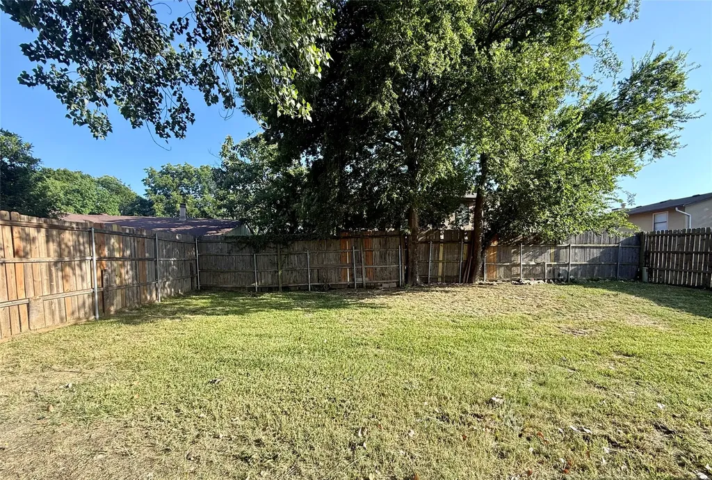 1922 Baywood Lane Arlington TX 76014
