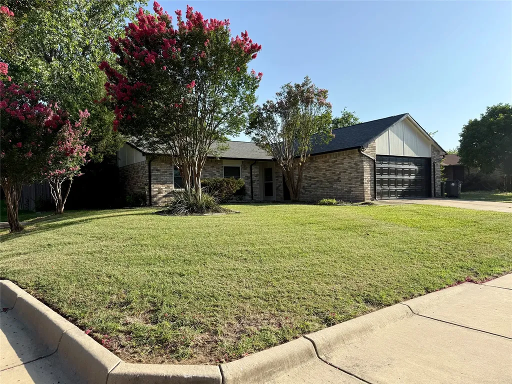1922 Baywood Lane Arlington TX 76014