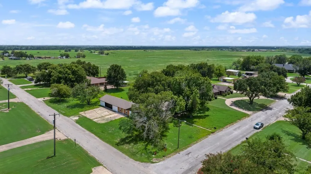 906 Mesquite Lane Mexia TX 76667
