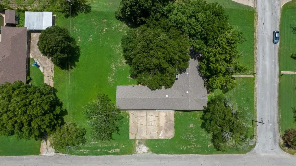 906 Mesquite Lane Mexia TX 76667