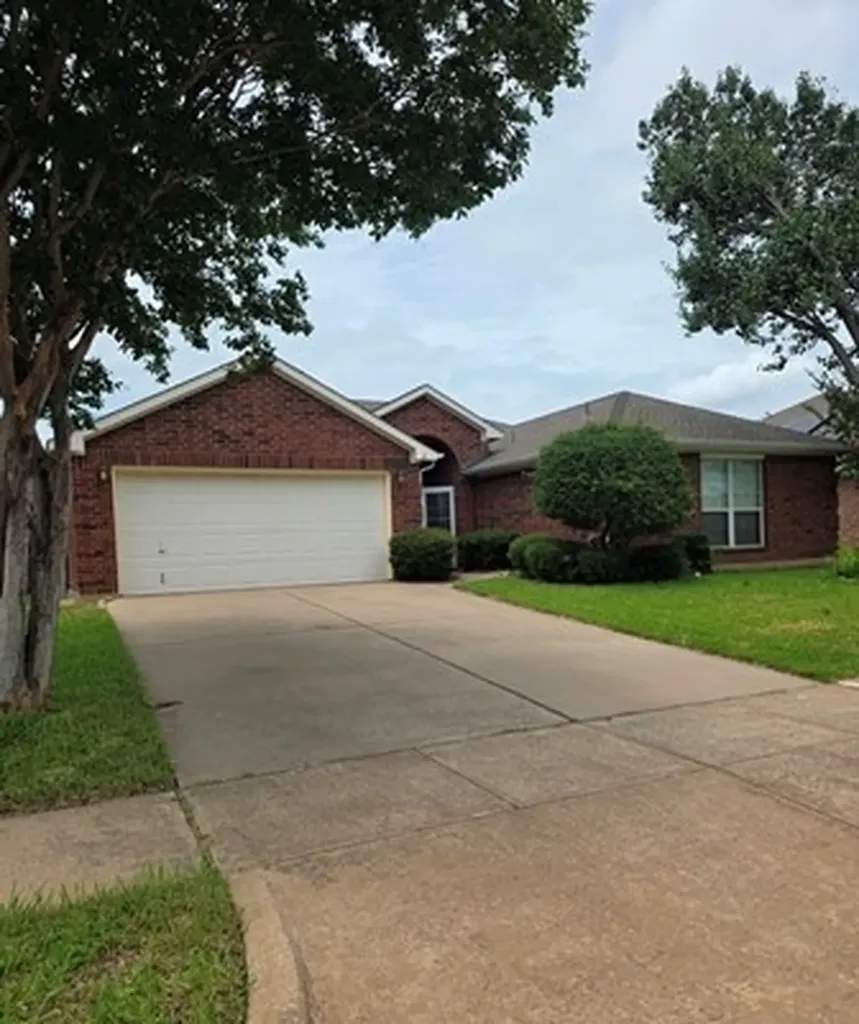 307 Dimes Street Arlington TX 76002