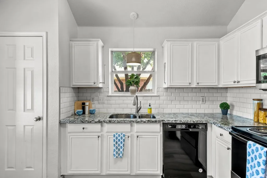 1309 Indian Wells Trail Midlothian TX 76065
