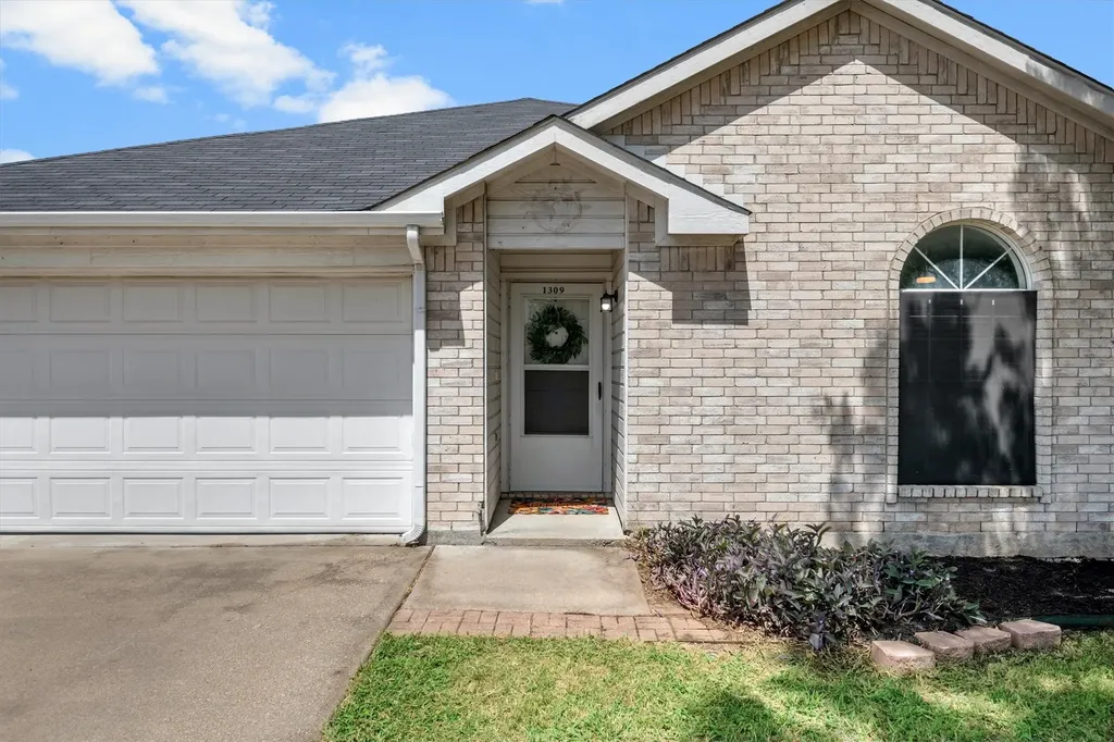 1309 Indian Wells Trail Midlothian TX 76065