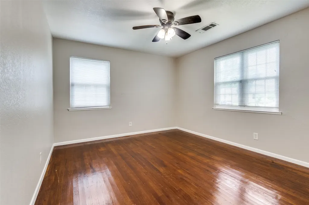118 Nichols Street Irving TX 75060