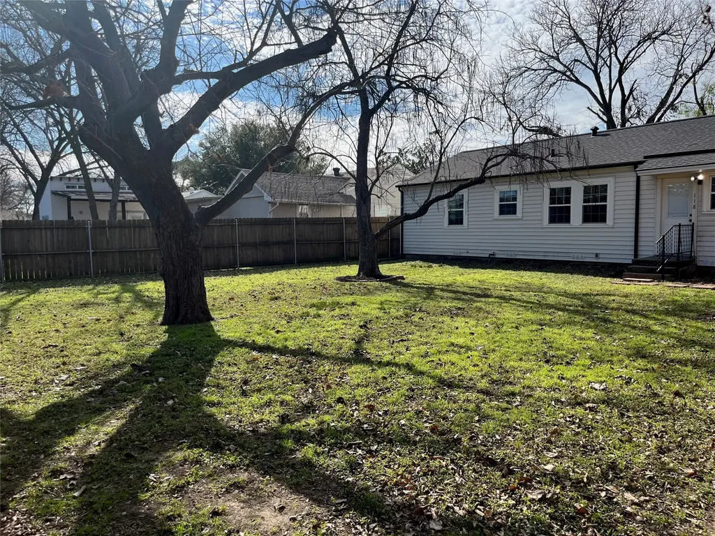 118 Nichols Street Irving TX 75060