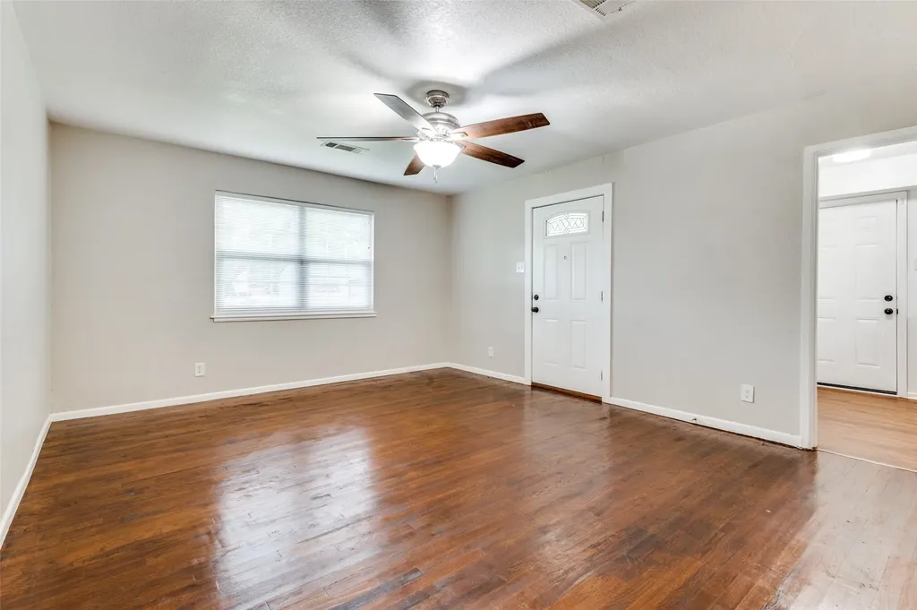 118 Nichols Street Irving TX 75060