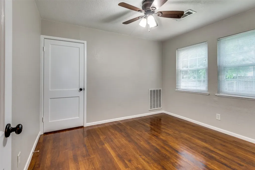 118 Nichols Street Irving TX 75060