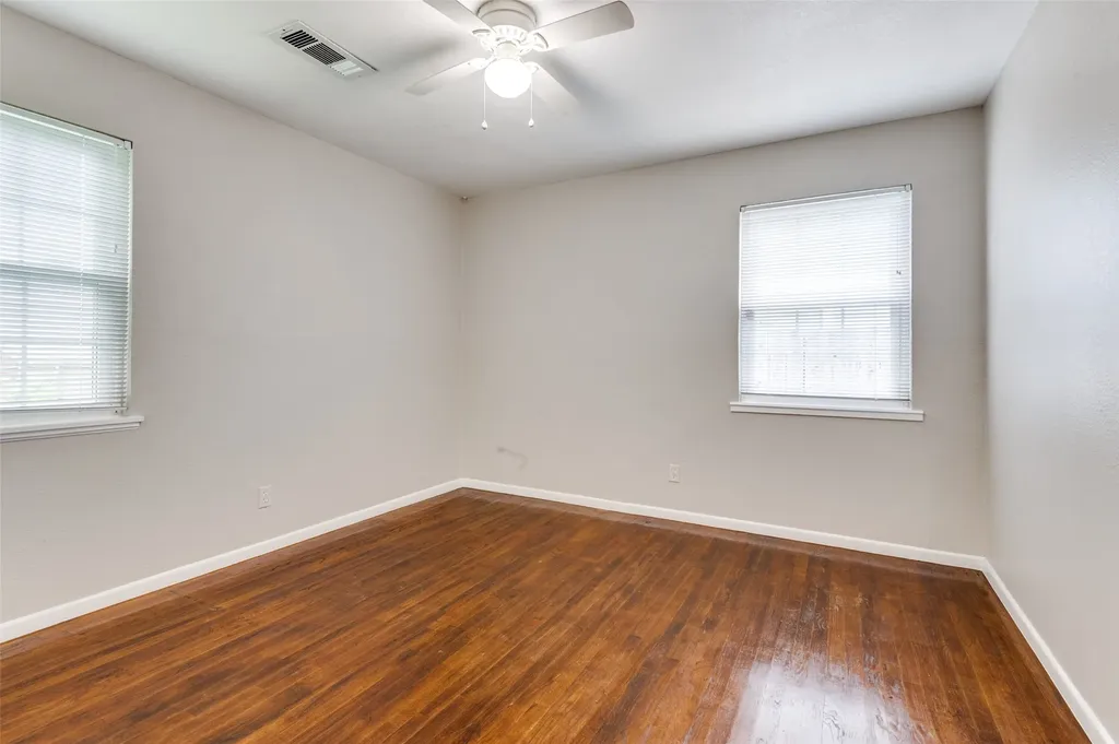 118 Nichols Street Irving TX 75060