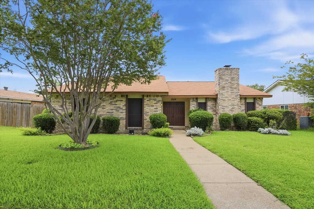 2929 Silverdale Lane Garland TX 75044