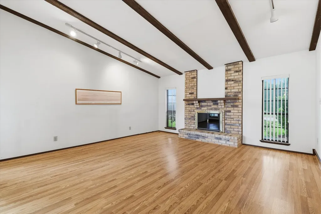 2929 Silverdale Lane Garland TX 75044