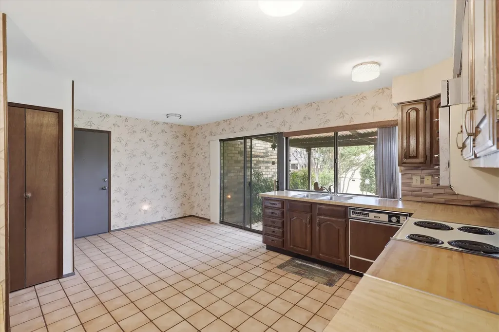 2929 Silverdale Lane Garland TX 75044