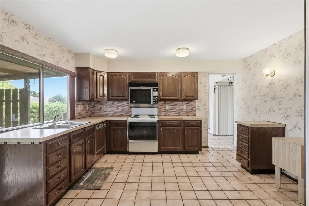 2929 Silverdale Lane Garland TX 75044
