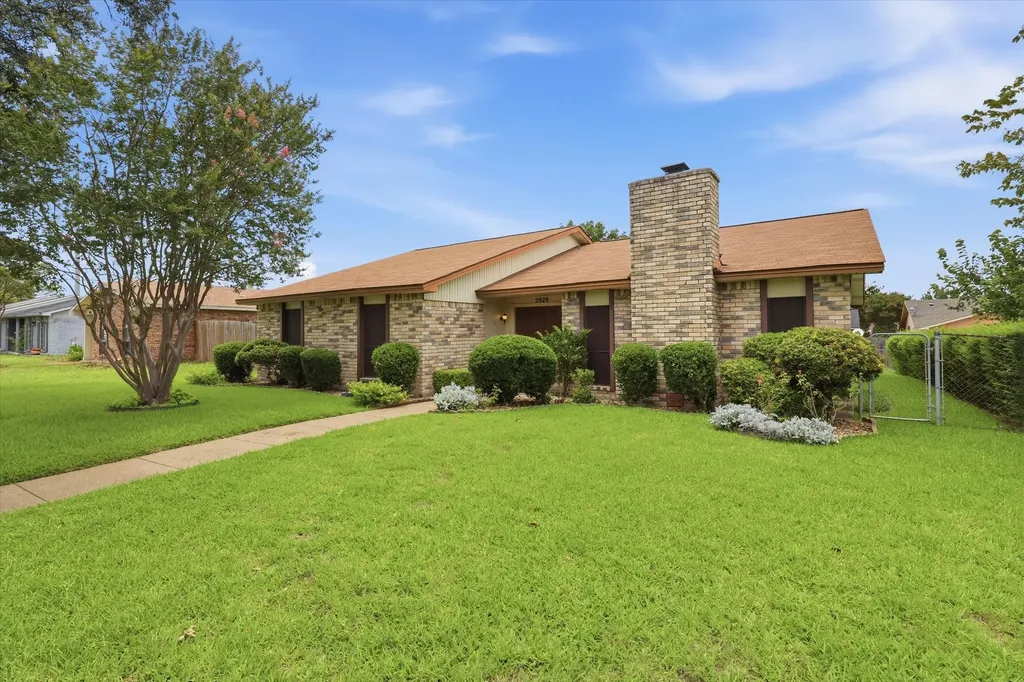 2929 Silverdale Lane Garland TX 75044