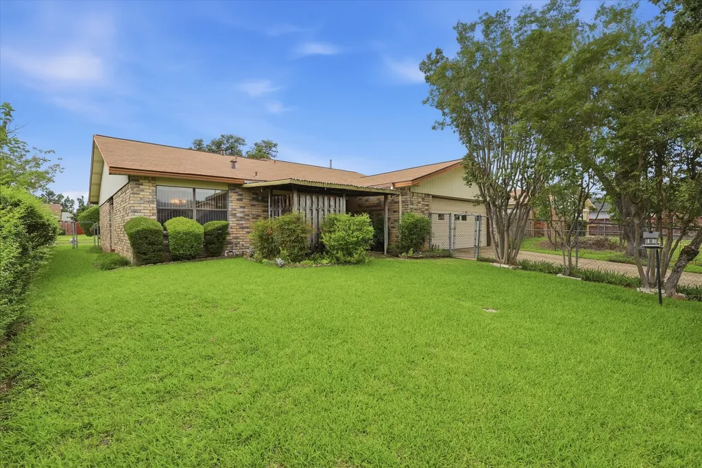 2929 Silverdale Lane Garland TX 75044