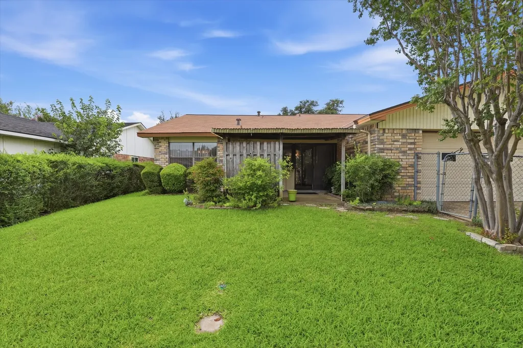 2929 Silverdale Lane Garland TX 75044
