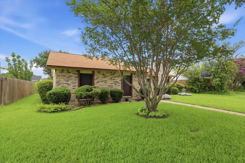 2929 Silverdale Lane Garland TX 75044