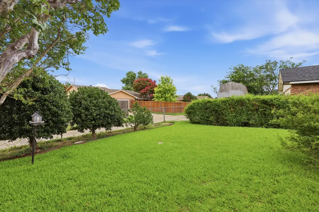 2929 Silverdale Lane Garland TX 75044