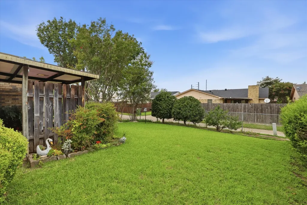 2929 Silverdale Lane Garland TX 75044