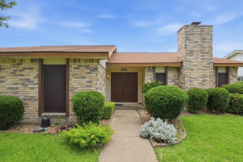 2929 Silverdale Lane Garland TX 75044