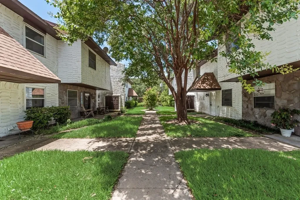1723 E Grauwyler Road Irving TX 75061