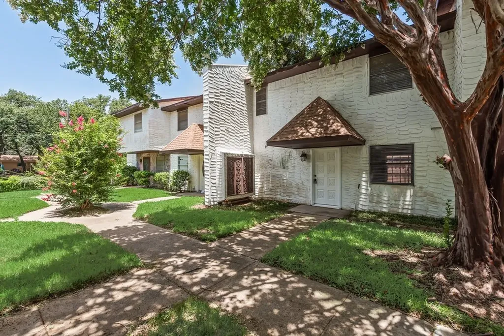 1723 E Grauwyler Road Irving TX 75061