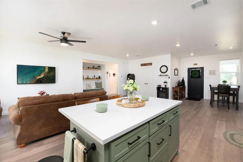 209 Lanai Drive Runaway Bay TX 76426
