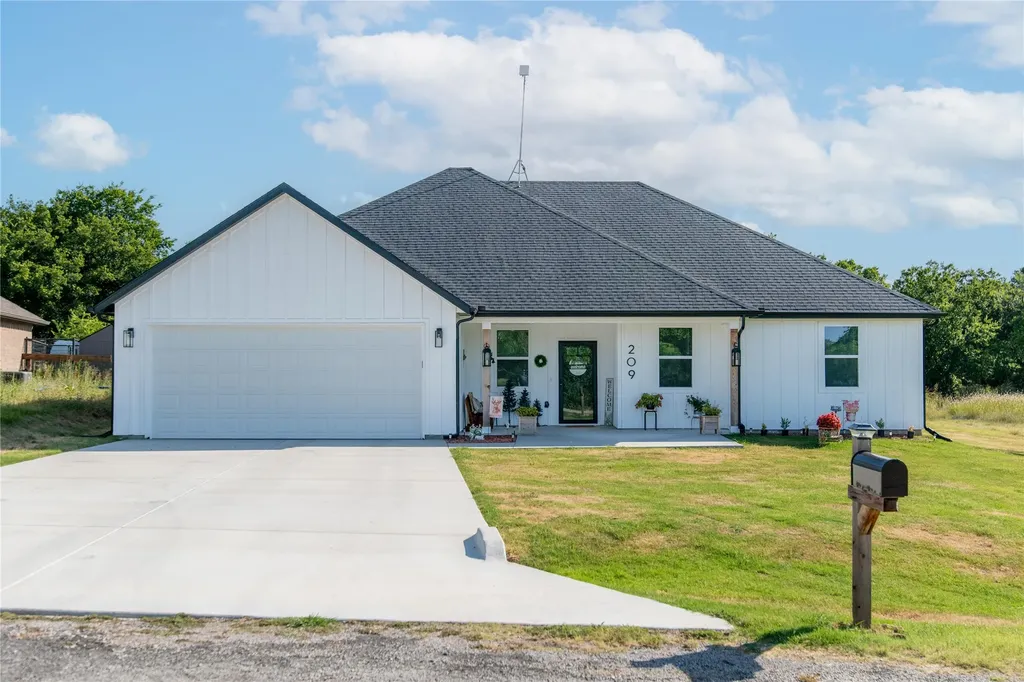 209 Lanai Drive Runaway Bay TX 76426