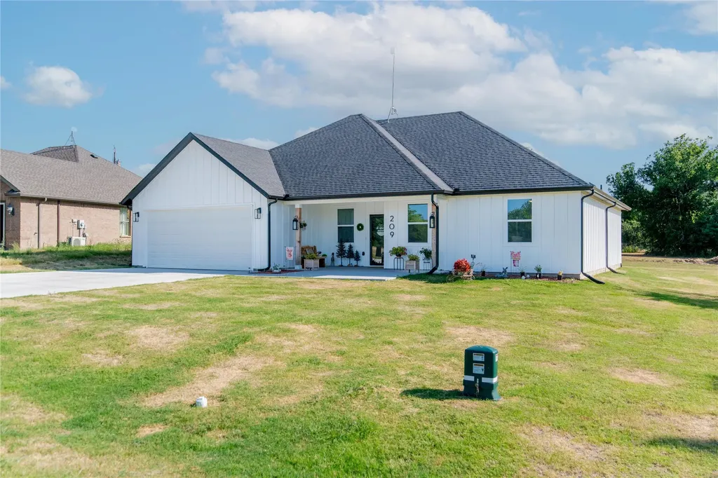 209 Lanai Drive Runaway Bay TX 76426