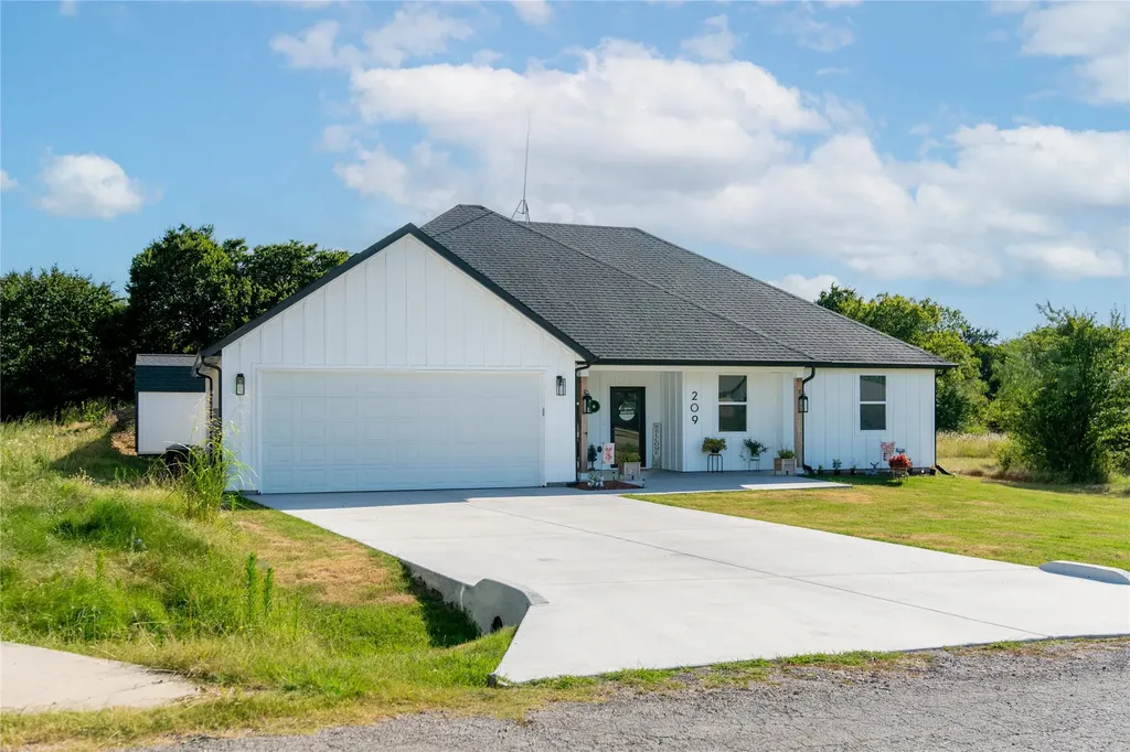 209 Lanai Drive Runaway Bay TX 76426