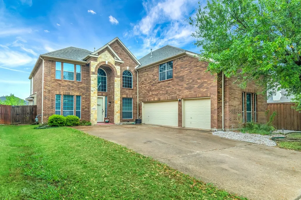 2312 Tawny Owl Road Grand Prairie TX 75052