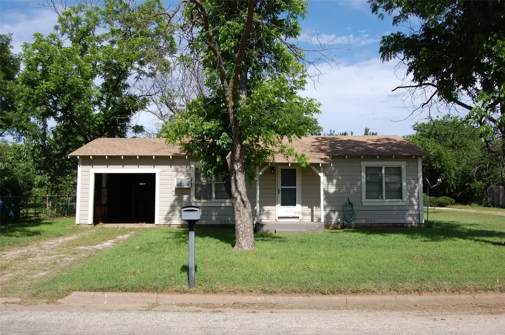 141 Ragland Street Graham TX 76450